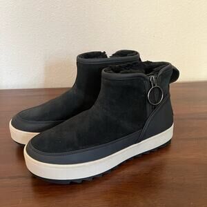 NWT KOOLABURRA BY UGG TYNLEE ZIP. Waterproof Comfy Boots